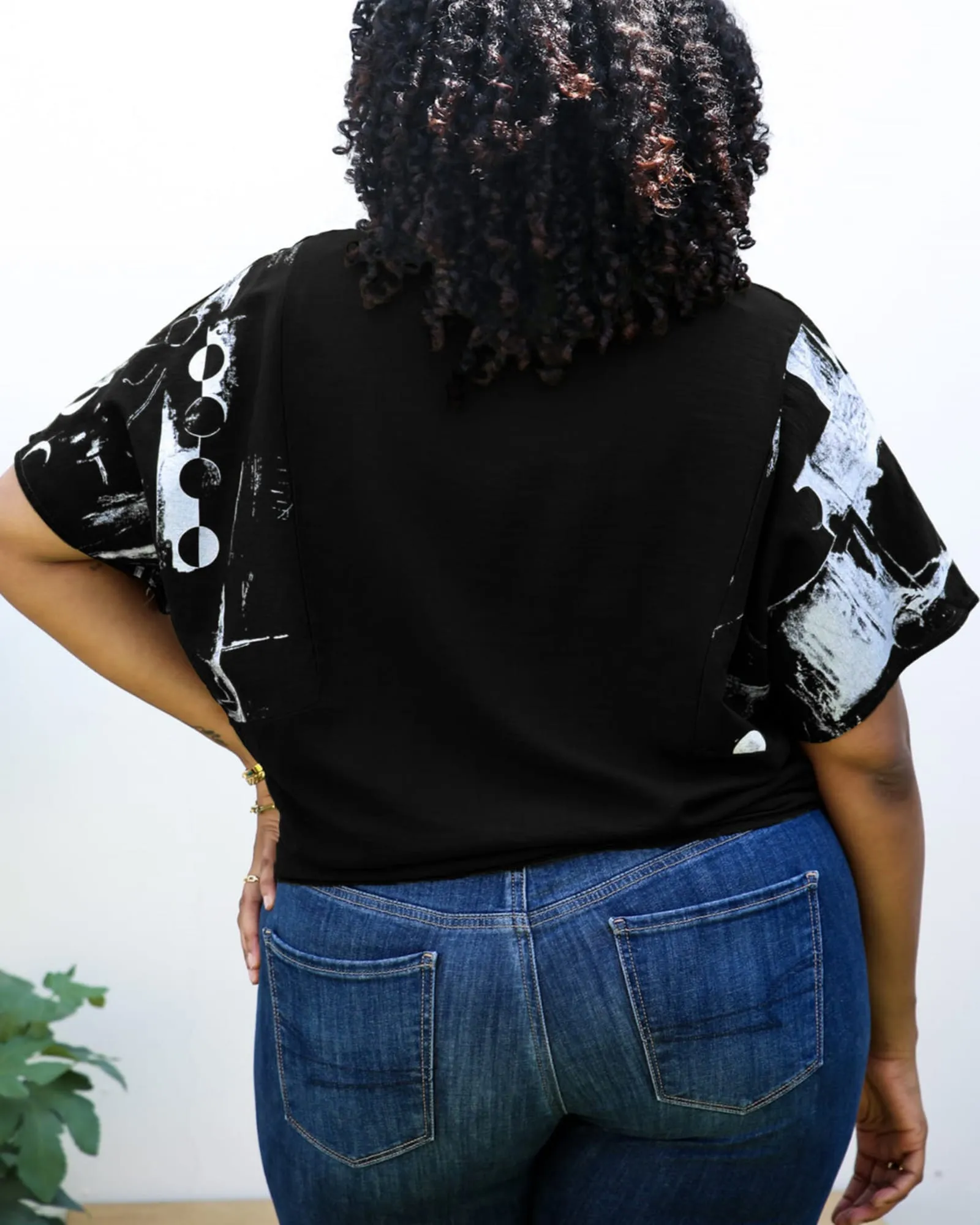 Abstract Contrast Sleeves Solid Blouse | Black